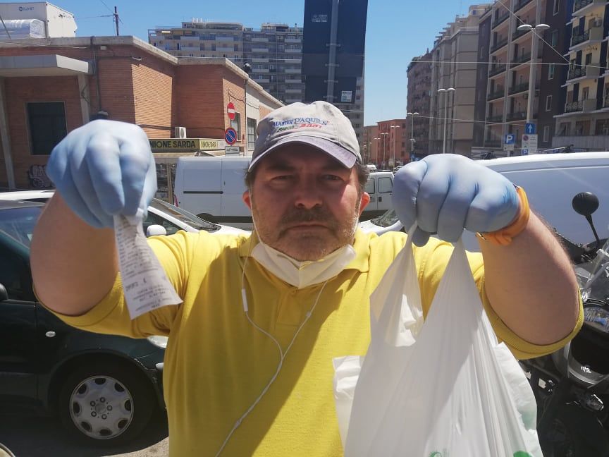 Sergio, grafico di Cagliari: “Arance e pomodori venduti a prezzi folli, anche 4 euro a grappolo”