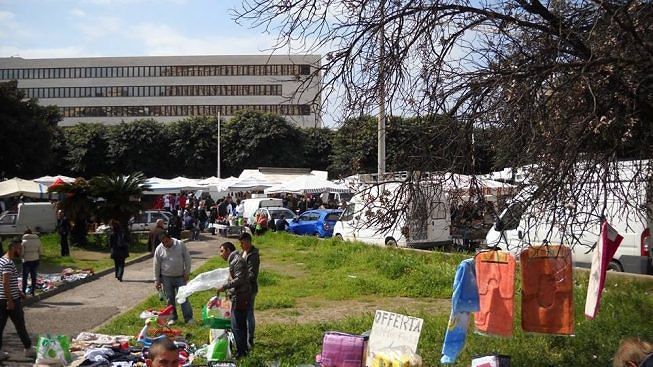 Cagliari, dopo oltre 20 anni addio allo storico mercatino di viale Trento: “Ha creato troppi problemi”
