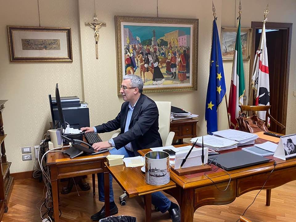 Sardegna, è online il Reddito di Emergenza: la Regione spiega chi e come può ottenerlo, per l’emergenza Covid