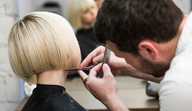 Ore di febbrile attesa per i commercianti, ecco come e se i Comuni sardi potranno riaprire i negozi