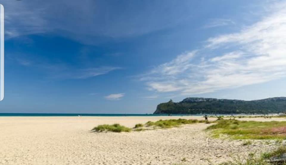 Cagliari, ecco il piano per la spiaggia libera al Poetto: tintarella a rotazione e bagni col cronometro