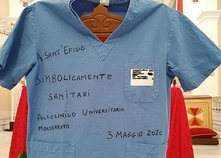 Cagliari, la protezione di Sant’Efisio contro il covid: il dono al martire dei sanitari del Policlinico