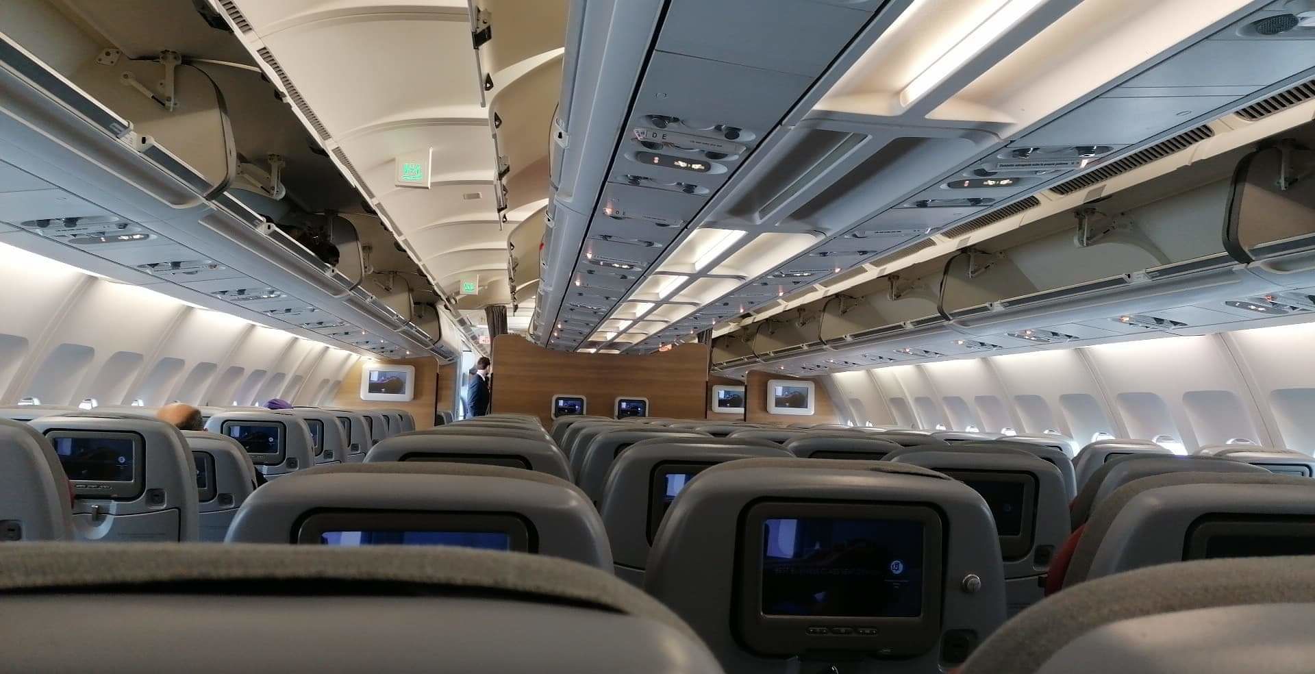 Cagliari, aereo bloccato per nebbia: “Due tentativi di atterraggio poi siamo tornati a Roma”