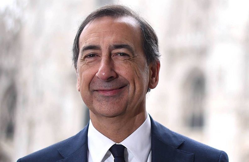 Sala contro Solinas: “La Sardegna come meta turistica? L’hanno inventata i milanesi”