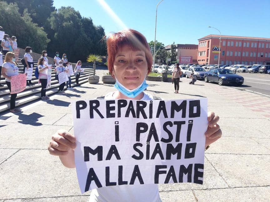 Simona, cuoca dell’asilo di Pirri: “Invisibile per lo Stato, tasse sempre pagate e ora la fame”