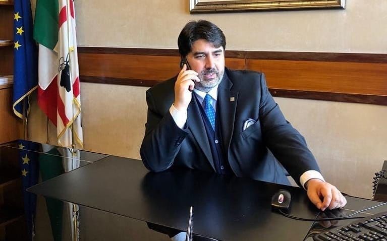 Solinas gela Sala: “Meglio il silenzio, ricordiamoci i suoi aperitivi in piena epidemia”