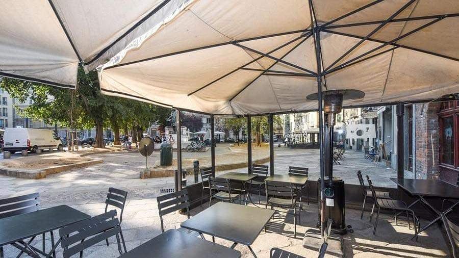 Assemini, svolta anticrisi: “Spazi gratis per tavolini e ombrelloni anche sui parcheggi”