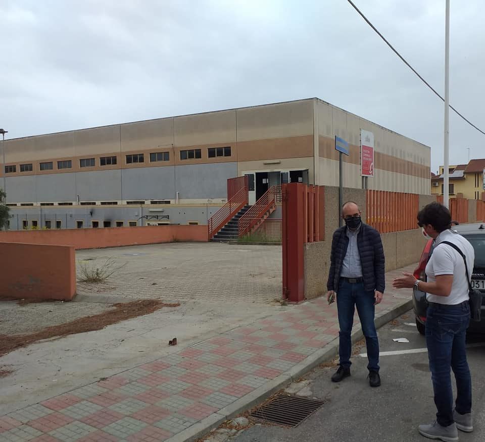 Cagliari, blitz di Truzzu nella palestra incendiata a Pirri: “L’emergenza della stupidità e della delinquenza”