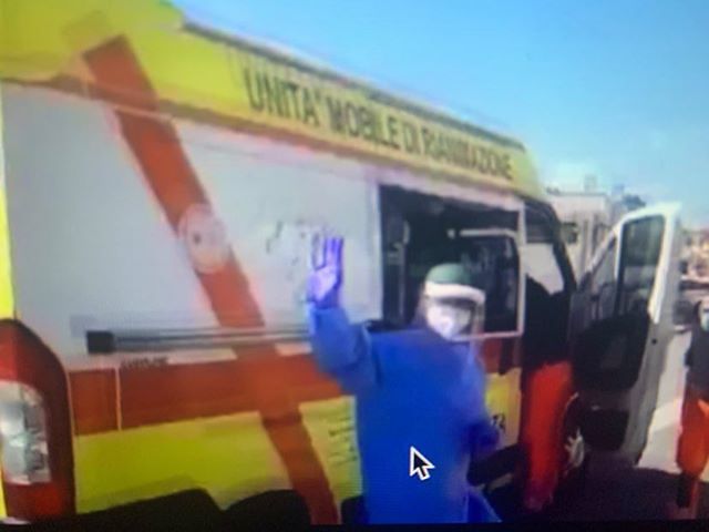 Cagliari, l’abbraccio “vietato” con le mascherine e quella straordinaria festa a Serramanna: una grande voglia di rinascita