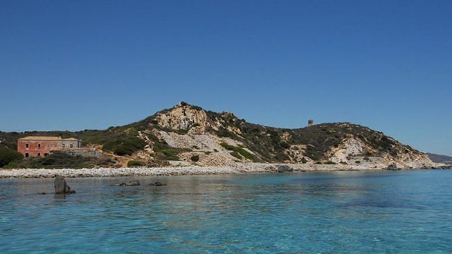 Villasimius, 25 mila posti in spiaggia libera: “Controllarli tutti noi? Impossibile”