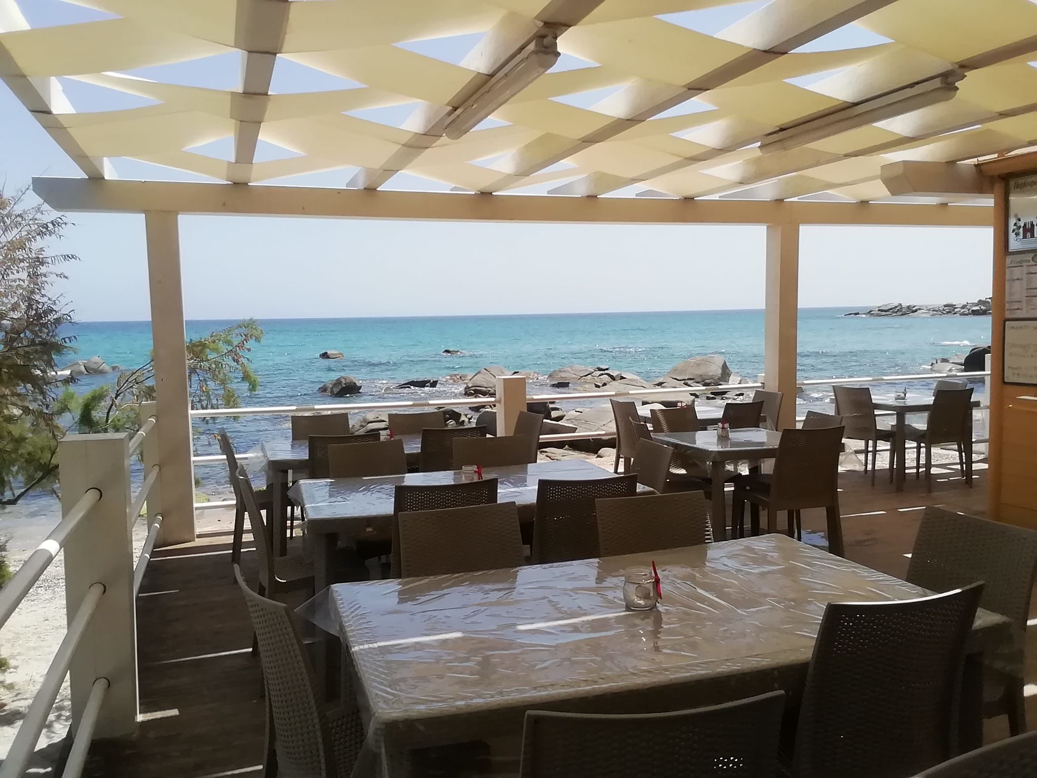 Ristorante “Il Golfetto”, terrazza vista mare su una delle spiagge più belle d’Ogliastra a Tortolì
