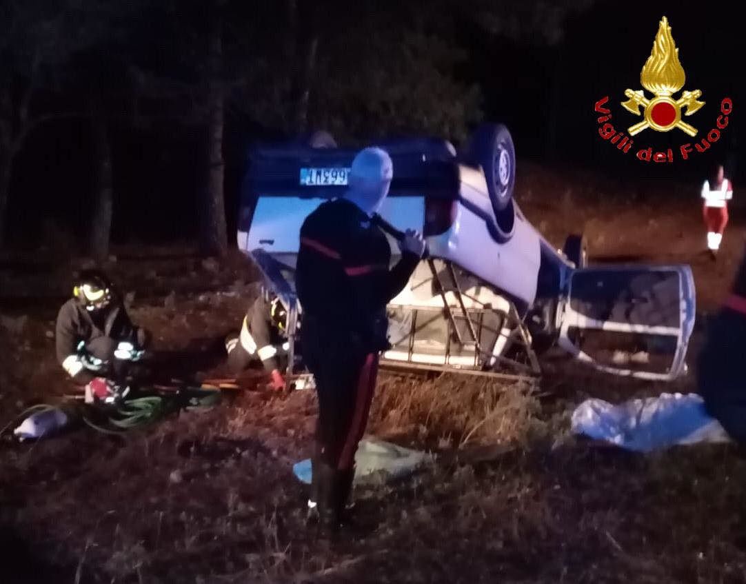Incidente mortale in Ogliastra, Pick-up finisce fuori strada e si ribalta: una vittima