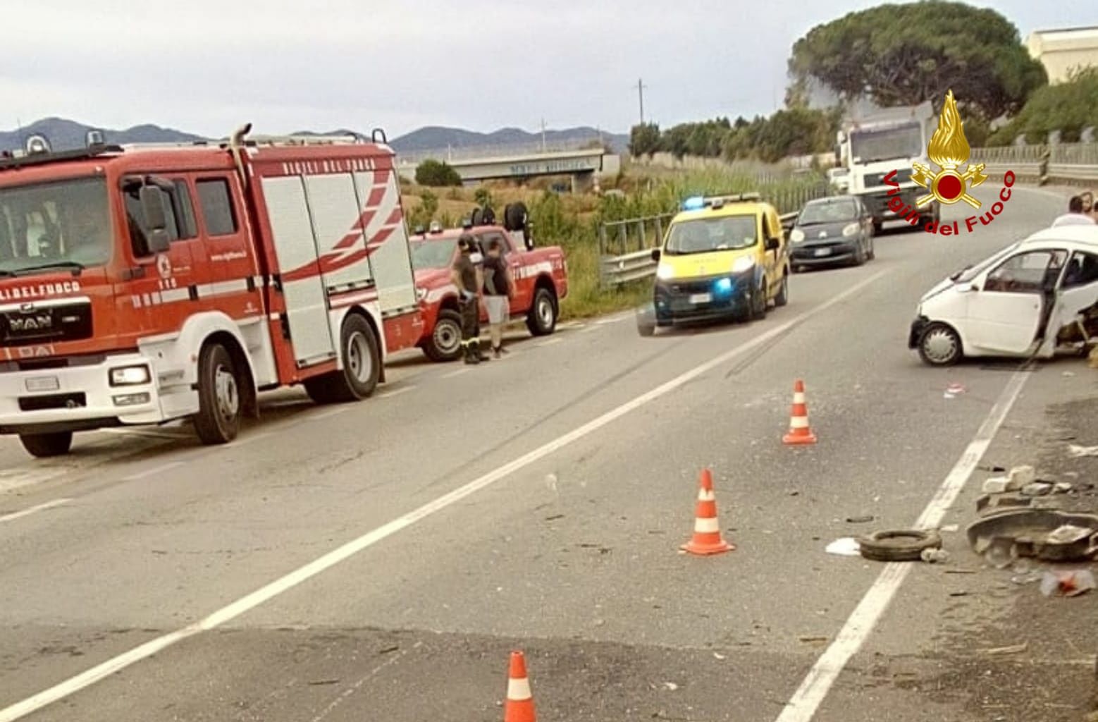 Scontro tra un’auto e una minicar sulla Ss 125, un ferito estratto dalla lamiere