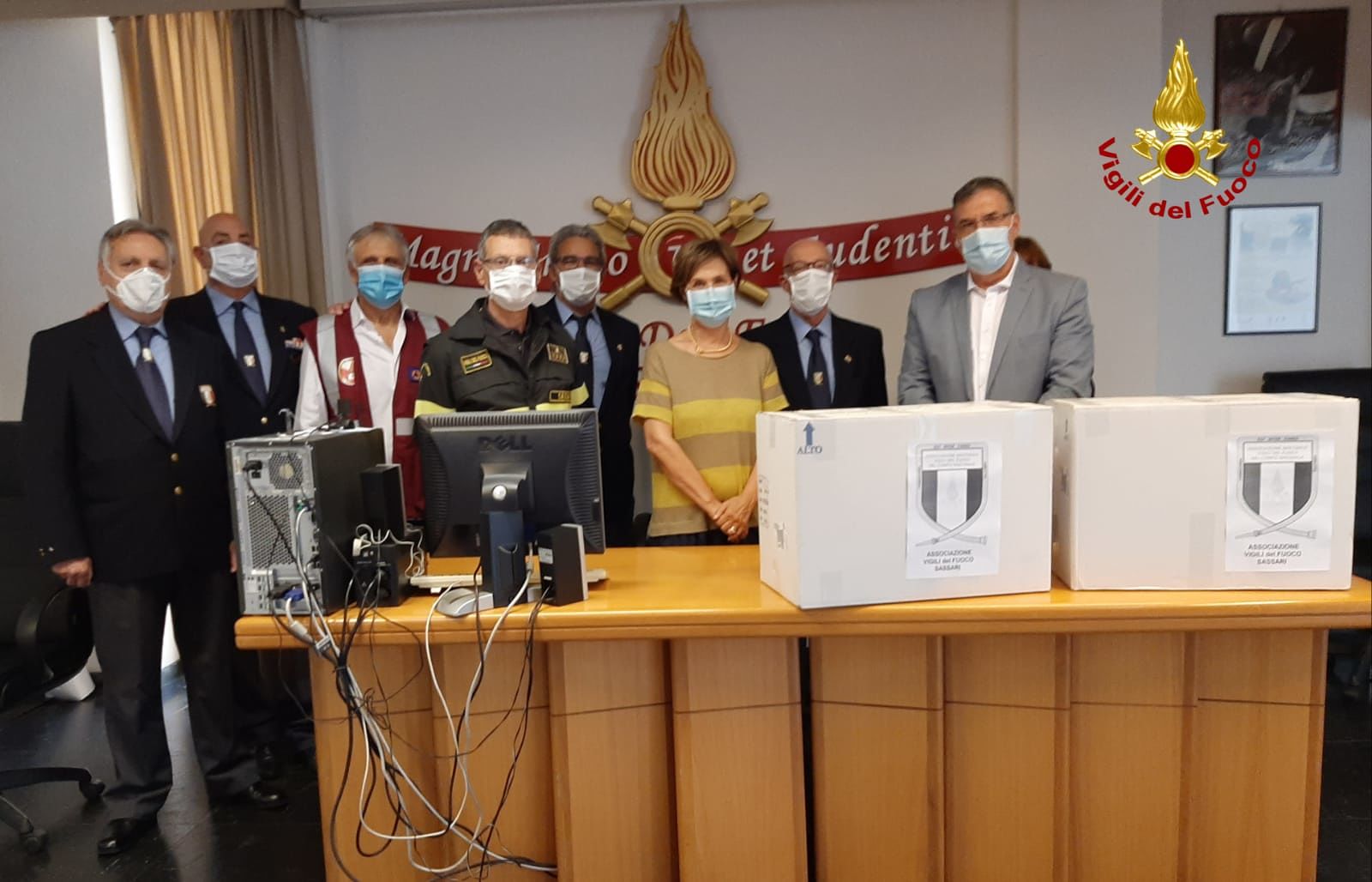 Sassari, l’associazione “Vigili del fuoco in pensione” dona al Comune 1500 mascherine