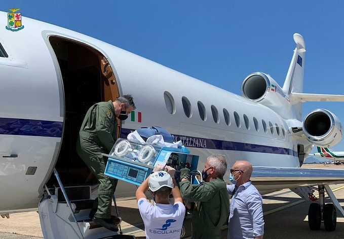 Da Cagliari a Linate, volo salvavita per un neonato di appena un giorno