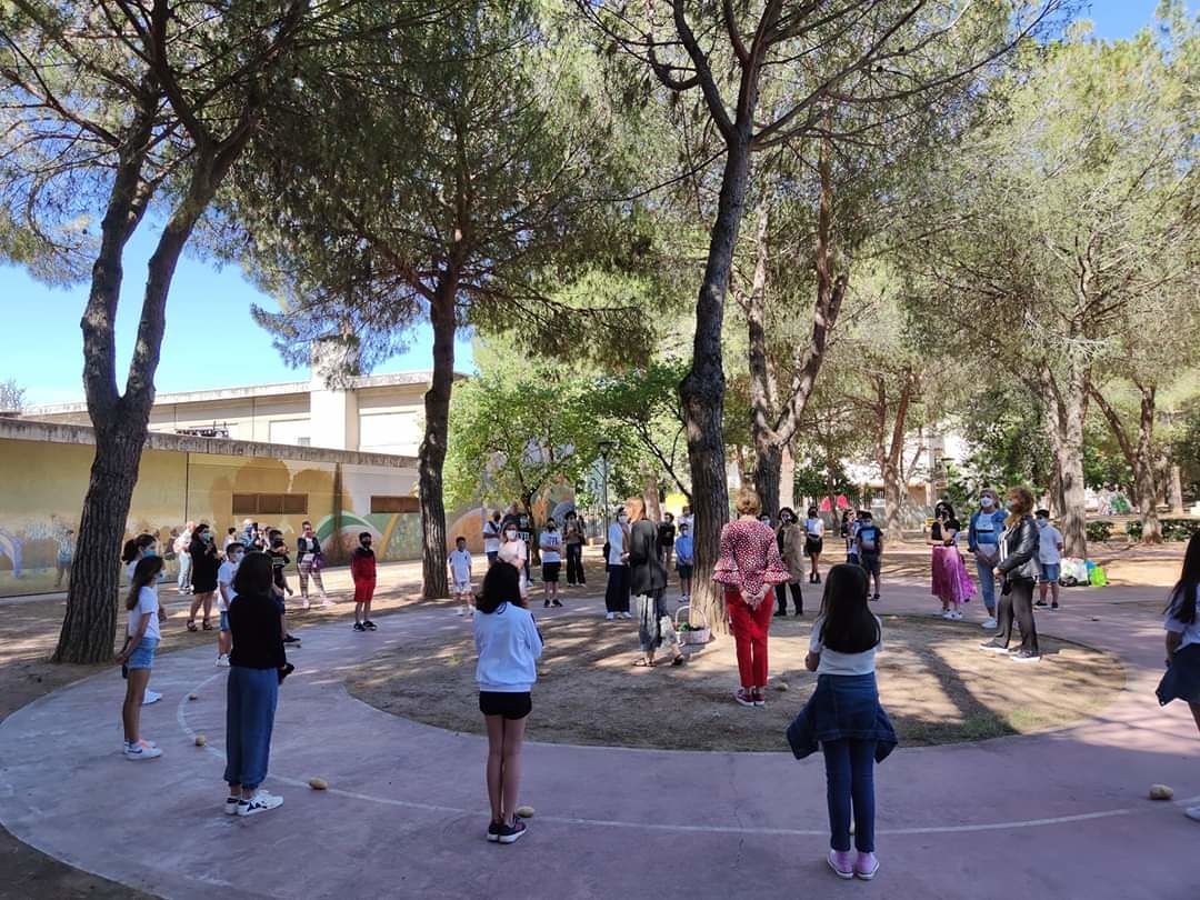 Selargius, studenti e insegnanti in festa per la fine delle lezioni