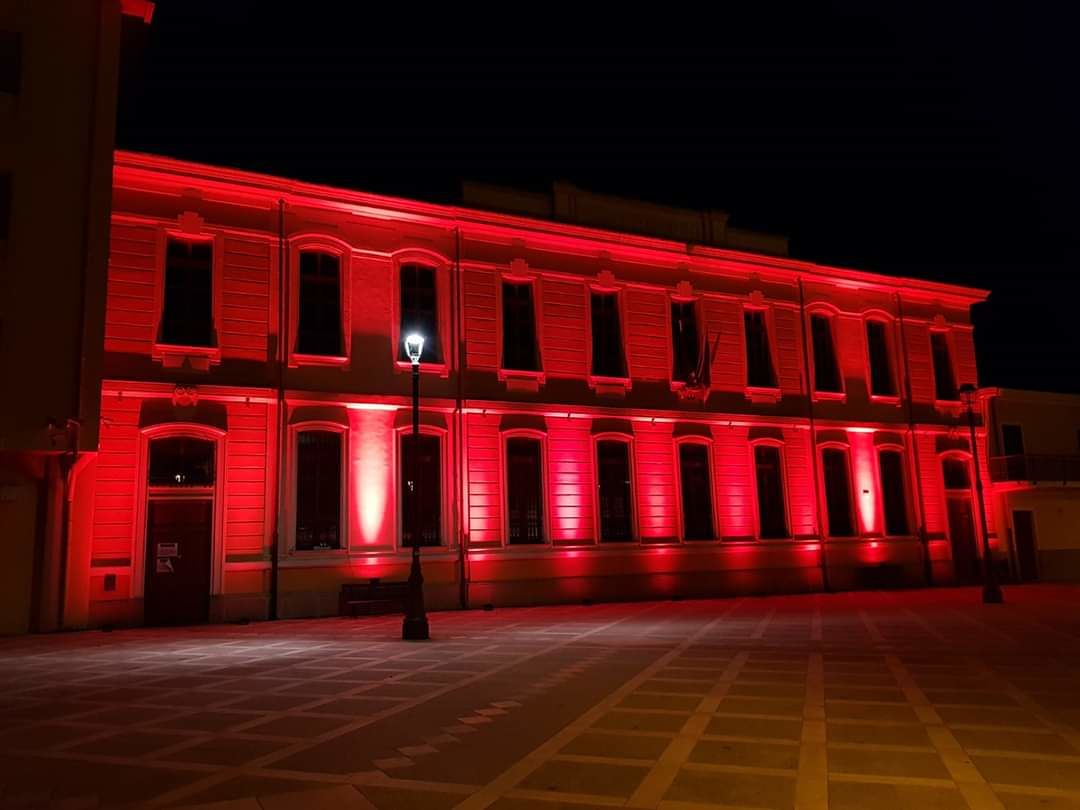 Giornata internazionale del donatore di sangue, il Comune di San Gavino si tinge di rosso