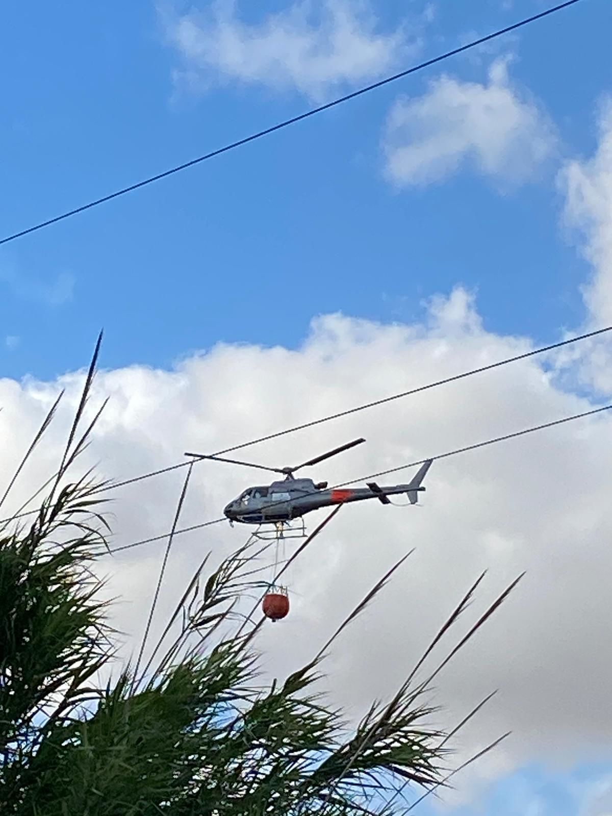 Impressionante incendio in corso nelle campagne di Serramanna: tre elicotteri in azione (VIDEO)