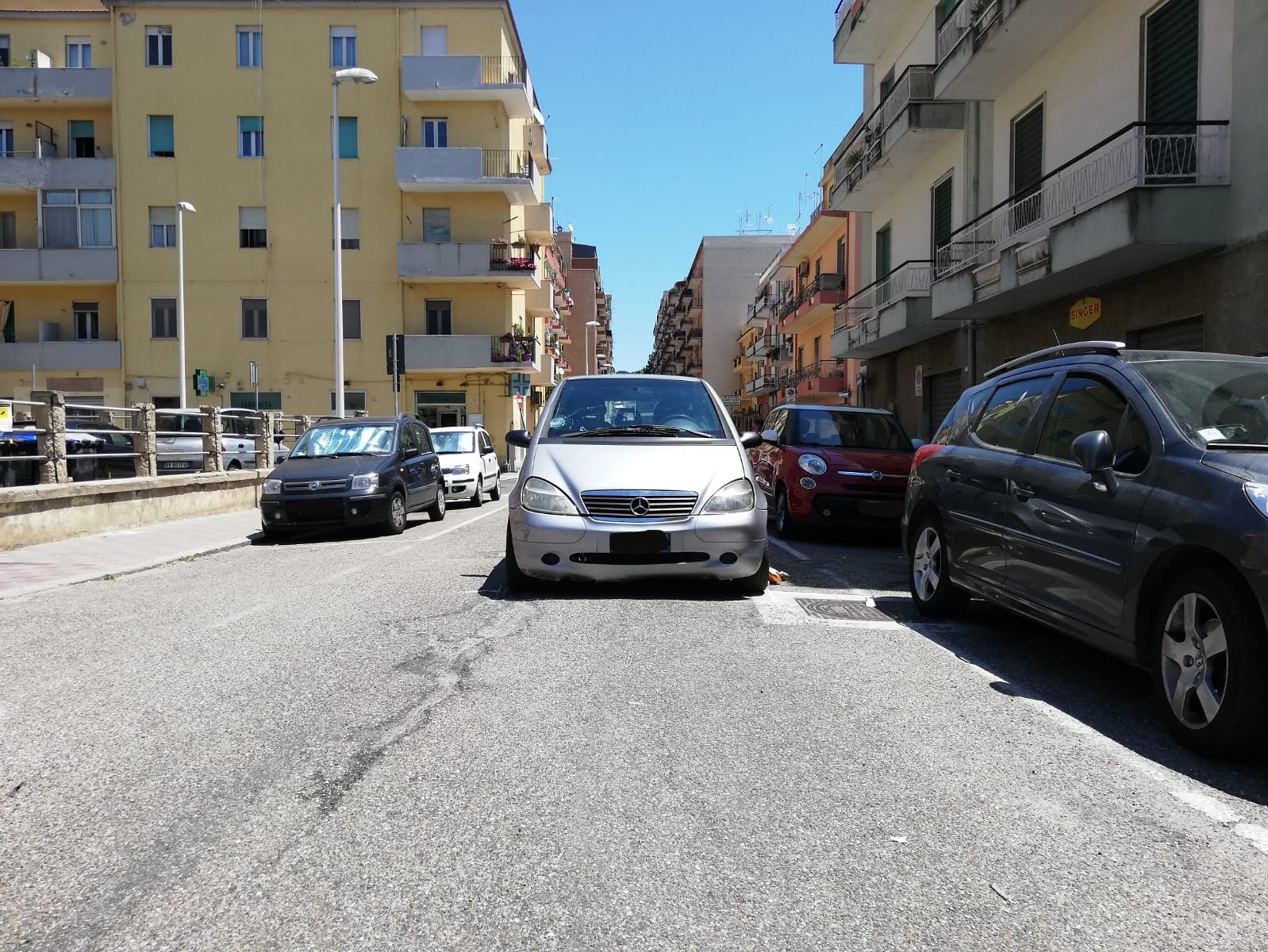 Cagliari, attraversa fuori dalle strisce e viene travolta da un’auto: 59enne in codice rosso