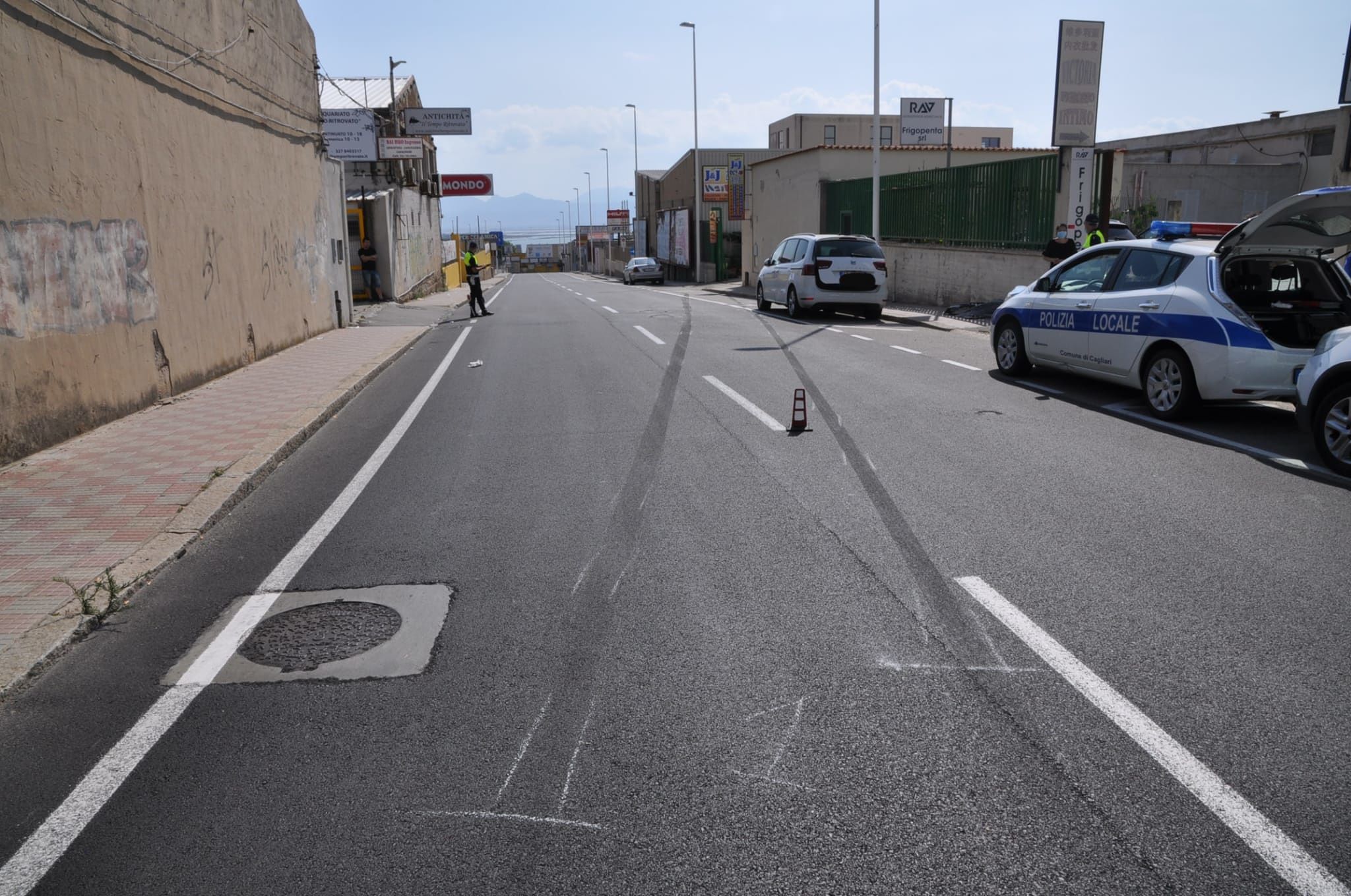 Cagliari, travolge una donna e scappa ma perde la targa: automobilista pirata con le ore contate