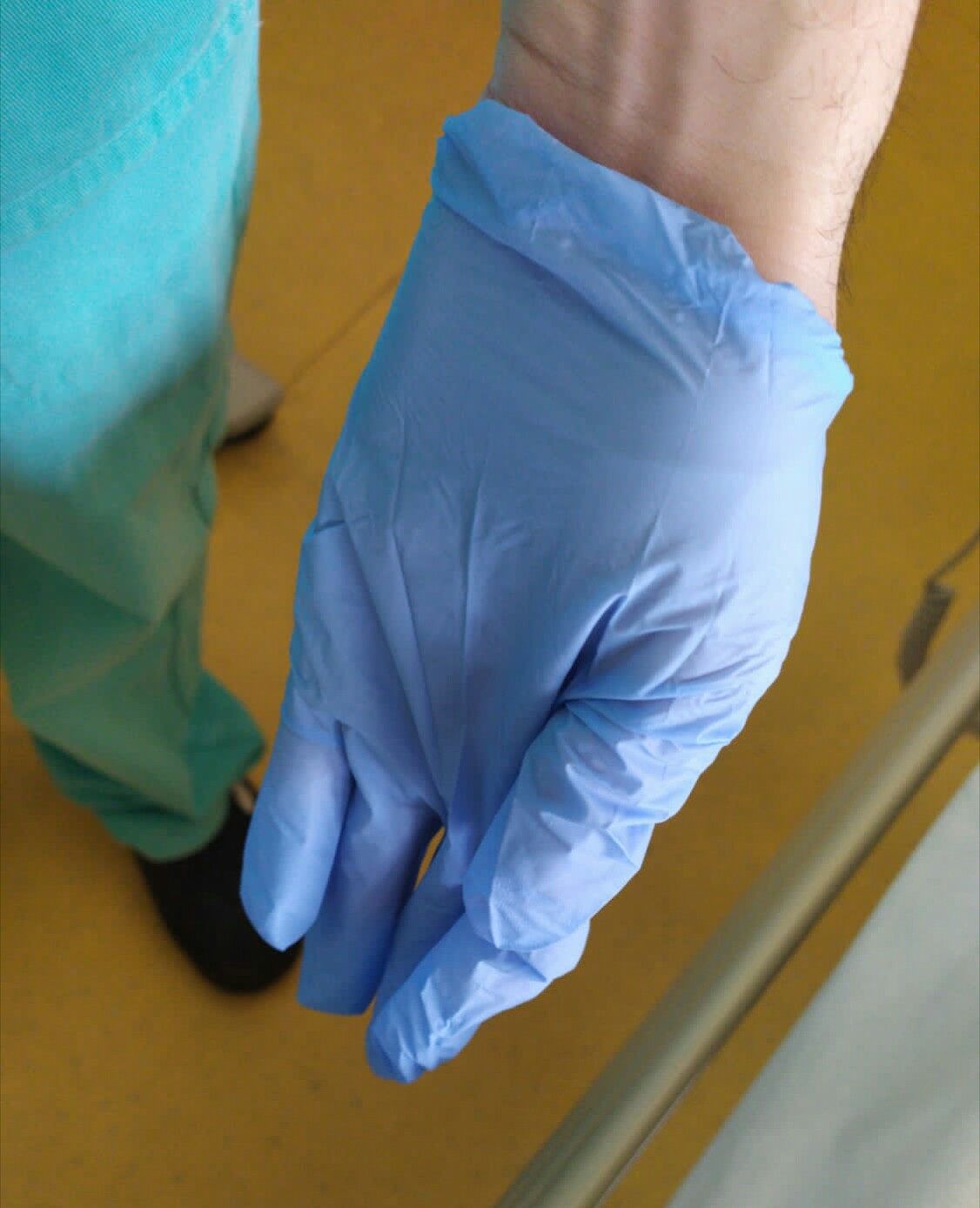 “Personale sanitario sardo privato dei guanti, la Regione chieda la sospensione dell’embargo”