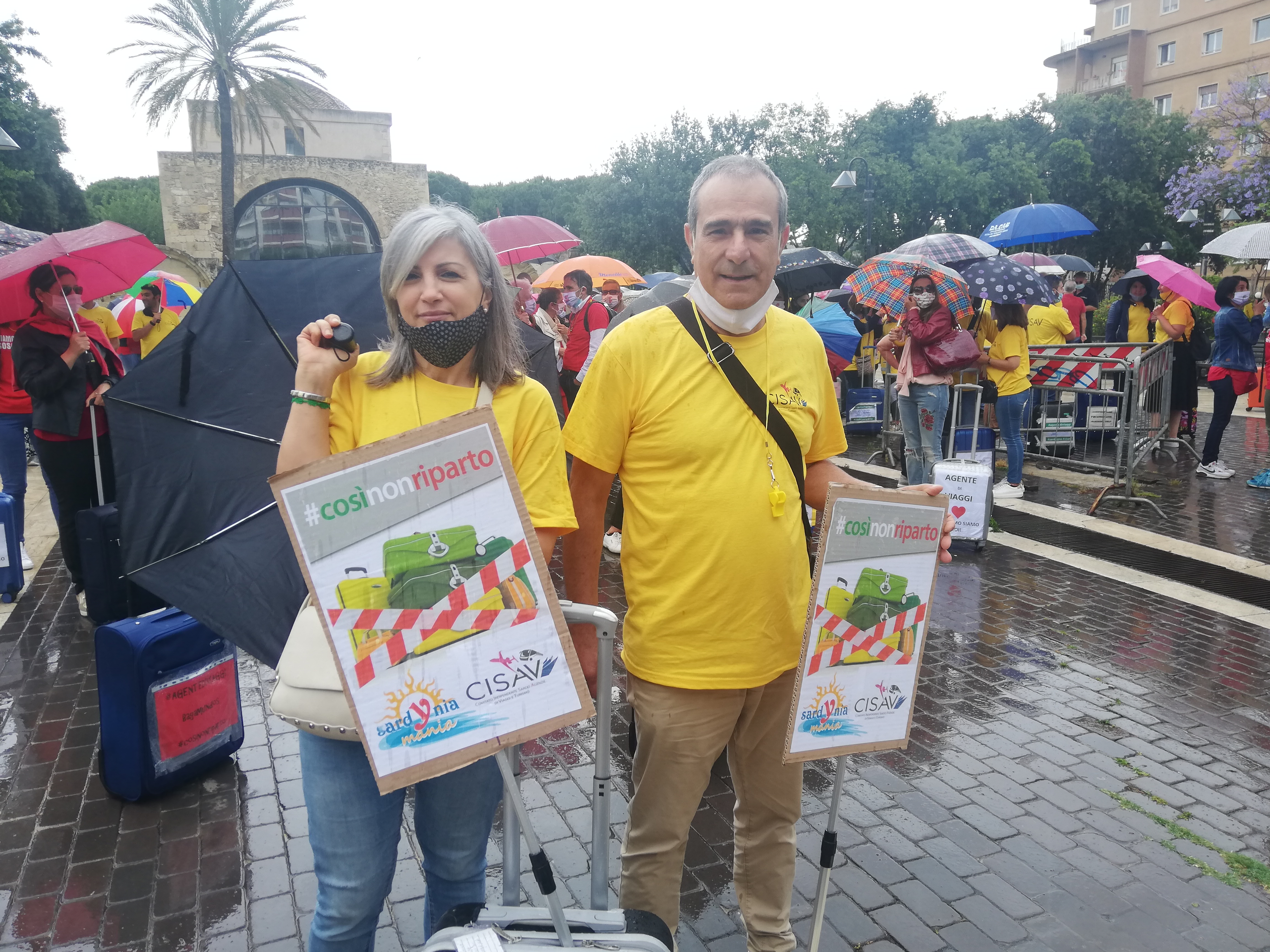 Cagliari, 200 agenti di viaggio sardi disperati: “Strangolati dalle spese e senza guadagni, vogliamo soldi”