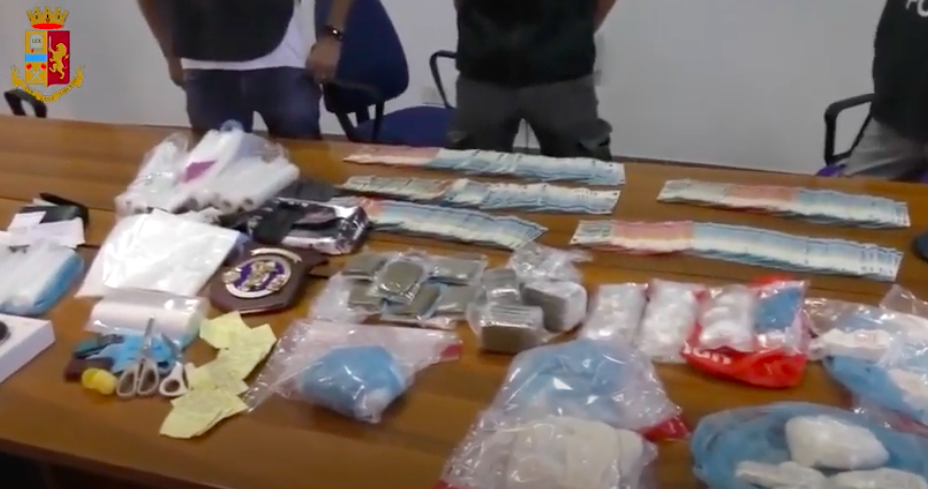Operazione antidroga a Cagliari, due arresti: sequestrati 1 kg di cocaina, 2 di hashish ed esplosivi