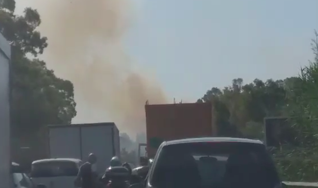Cagliari, incendio in prossimità della statale: traffico in tilt sulla 131 dir