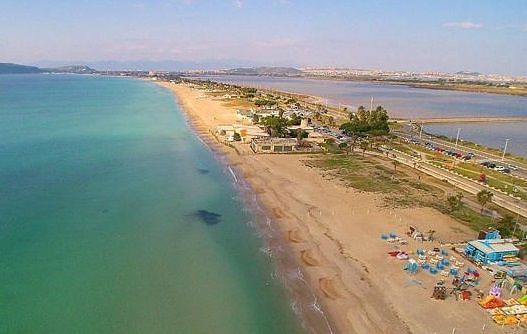 Quartu, donna rischia di annegare al Poetto: portata all’ospedale, è grave