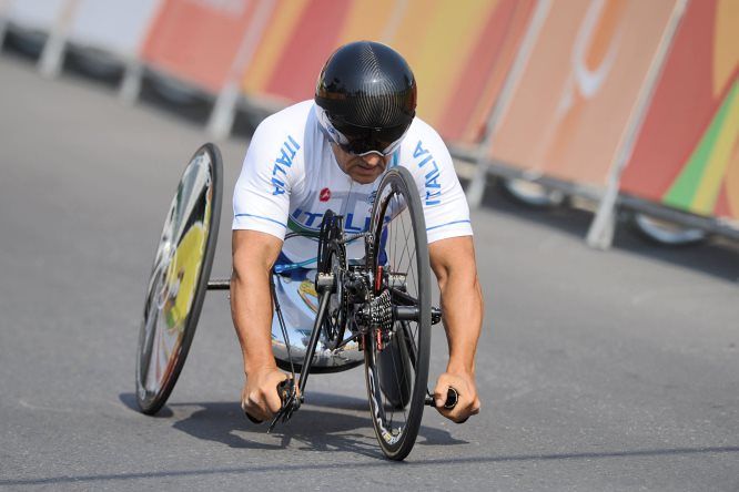 Alex Zanardi, incidente con la handbike: è grave