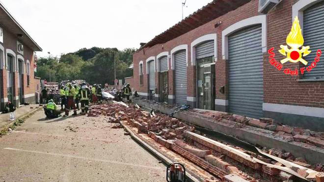 Terribile tragedia vicino a Varese: crolla il cornicione, muore una mamma coi suoi due bambini piccoli