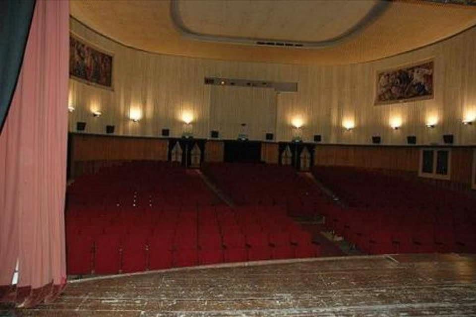 Alfieri demolito a Cagliari, il regista Enrico Pau: “Scompare il teatro, i palazzinari fanno festa”