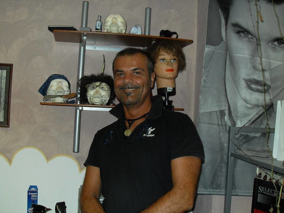 Roberto, parrucchiere di Cagliari: “Rimborsi per la sanificazione del locale? Non ho visto un centesimo”