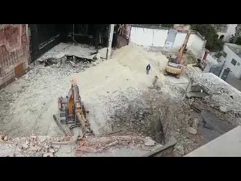 Cagliari, il cinema Alfieri demolito nel silenzio per fare spazio al cemento: la sconfitta dei sogni