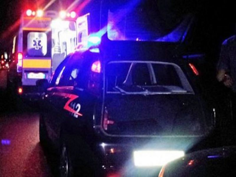 Paura a Quartu, donna ferita e disperata tra le auto in strada: arrivano 118 e carabinieri