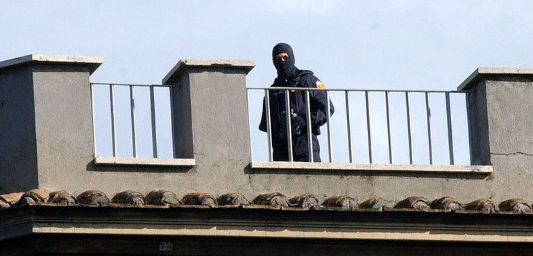 Terrore a Oristano, ex carabiniere tiene in ostaggio i vicini: dopo 7 ore il blitz