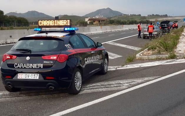 Sanluri, realizzano in casa una serra di marijuana: coppia di fidanzati in manette