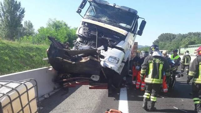 Tragico incidente sull’autostrada a Bologna, un sardo tra i morti