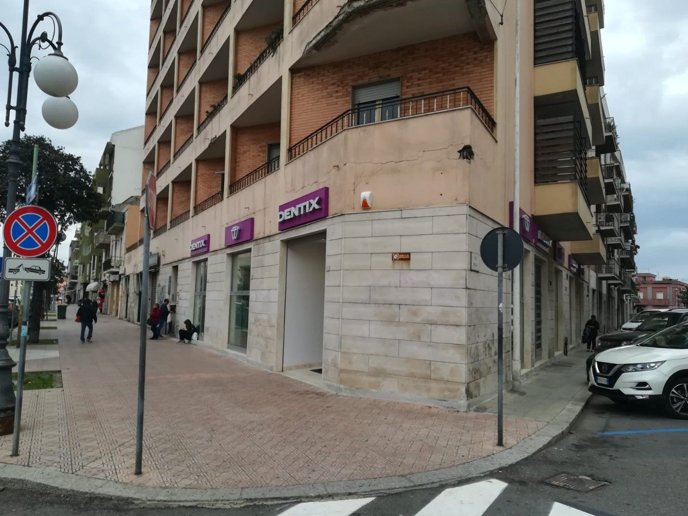 Dentix in fallimento, stop controlli e visite già pagati: “Clinica chiusa anche a Quartu”