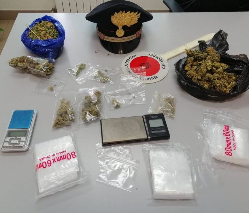 Fermato per un controllo a Selargius, salta fuori la droga: 19enne in manette