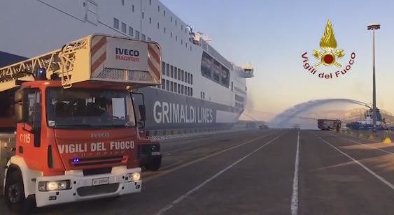 Olbia, paura per un incendio a bordo del traghetto Grimaldi: nave evacuata