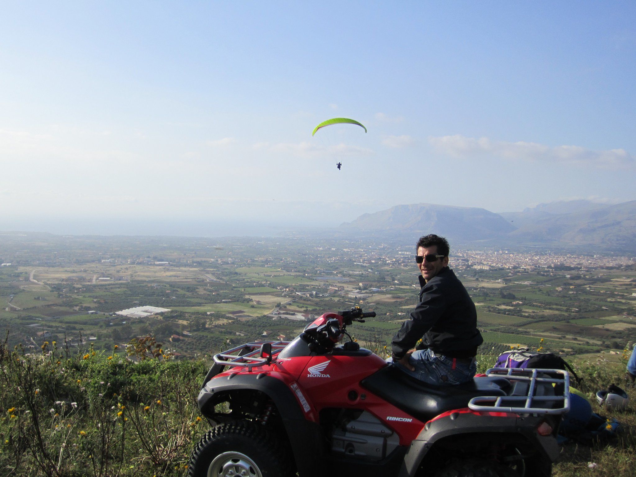 La tragica fine di Sandro: si lancia col parapendio e muore a soli 49 anni