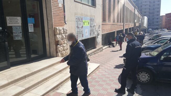 Mascherine a Cagliari, bocca e naso coperti dentro i mercati sino al 31 luglio: ingressi ancora limitati