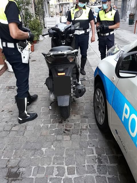 Cagliari, folle inseguimento da San Michele al Corso: motociclista scappa per km e semina il panico tra i bambini