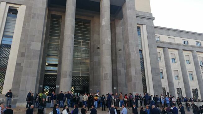 Cagliari, nella crisi post Covid in piazza anche gli avvocati: “Pochissimi processi, cittadini e imprese ostaggi di scelte inadeguate”