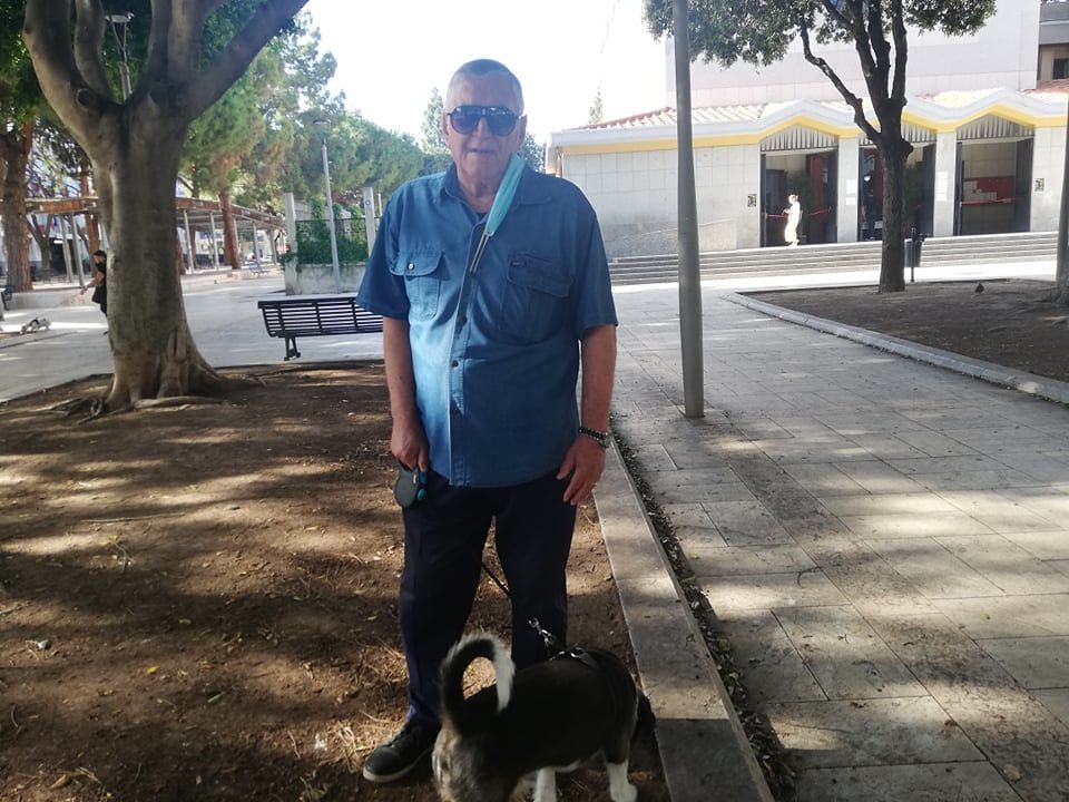 “Acqua per la pipì del cane? Il mio Lupin lo porto sui prati o al mare a Cagliari”