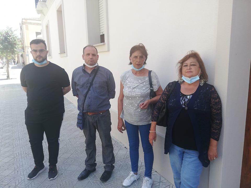 Quartucciu, la rabbia di parenti di disabili e trapiantati: “Tre mesi senza soldi dal Comune”