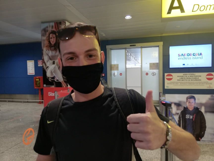 Samuele Sitzia, sardo da Milano a Pula: “Qui per vacanza, ho avvisato la Regione con il modulo”