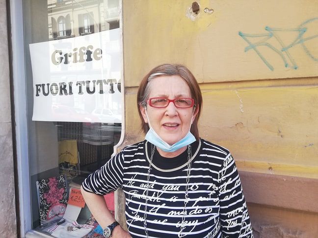 Le lacrime di Paola Francesconi: “Nessun aiuto dallo Stato, dopo 33 anni chiudo Griffe a Cagliari”