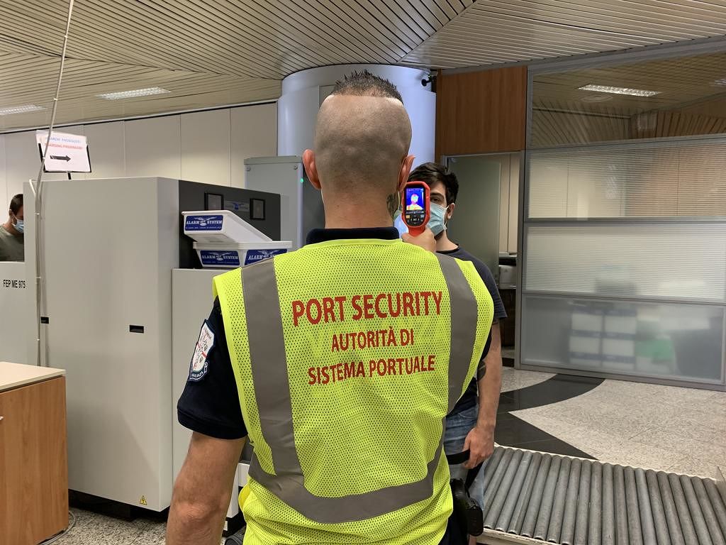 Covid, via ai controlli col termoscanner nei porti: quasi 2 milioni di passeggeri in arrivo in Sardegna